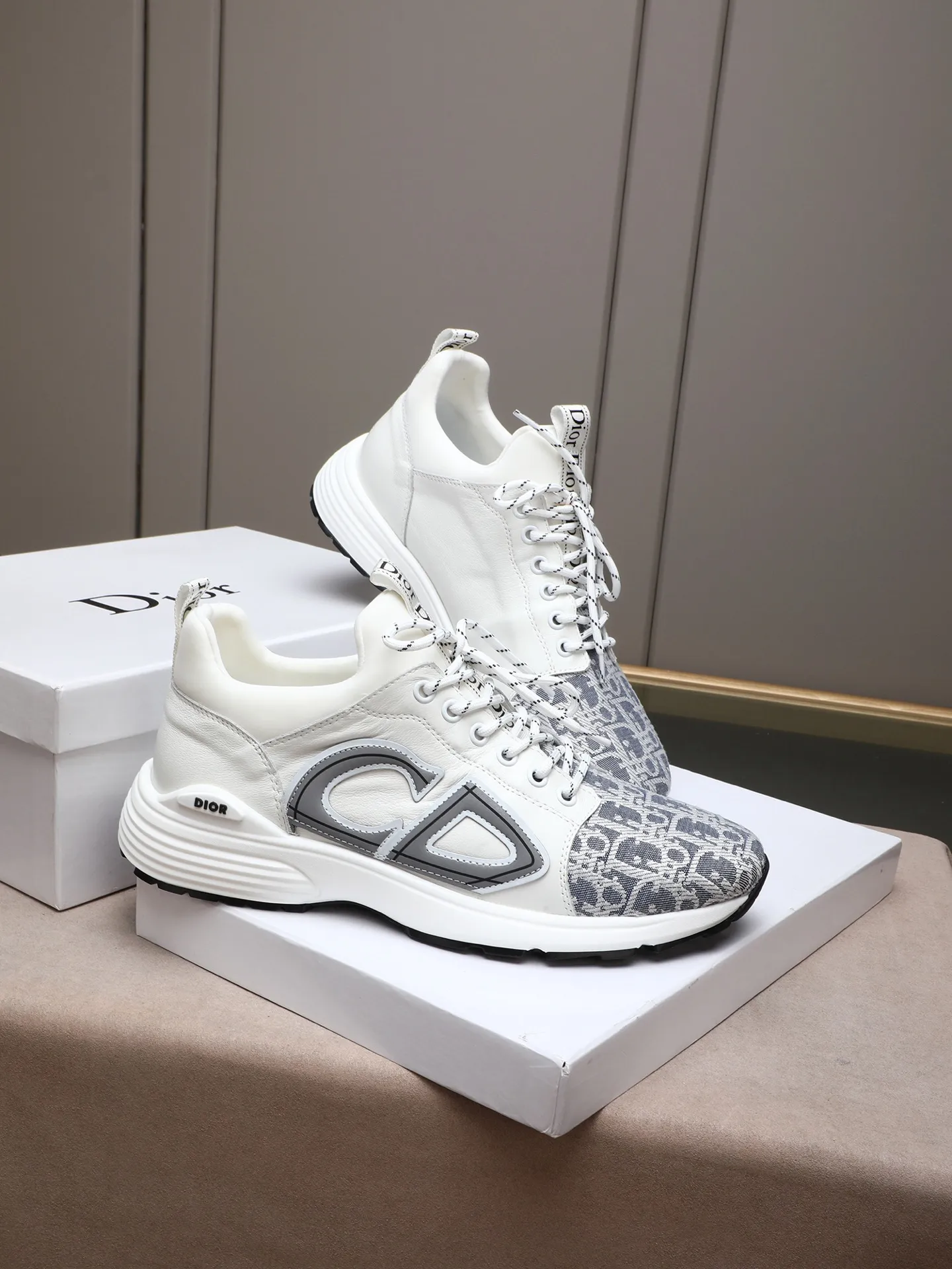 Men's shoes 💰460 💰Dior [Dior] 😘😘High-end series of casual men's shoes, simple and elegant👍👍👍The upper is made of first-layer genuine leather spliced ​​with Dior's special material [sun][sun]; imported first-layer sheepskin lining; special outsole, wear-resistant, lightweight, the overall design is harmonious and unified without lacking personality 👣🌟✨You deserve it! 5 colors😍Sizes 38~44. (45 custom-made) The picture above is a big seller🔥🔥🔥